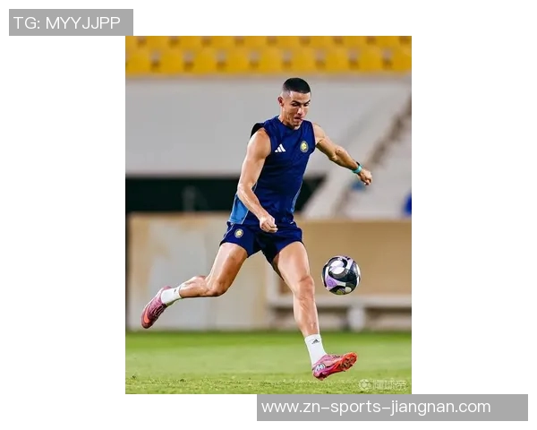 C罗社交媒体分享新造型清爽寸头引发粉丝热议 C罗社交媒体分享新造型清爽寸头引发粉丝热议