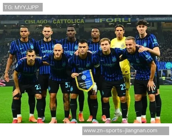 法国队球探现场考察国米前锋博尼关注罗马对国米的精彩对决 法国队球探现场考察国米前锋博尼关注罗马对国米的精彩对决