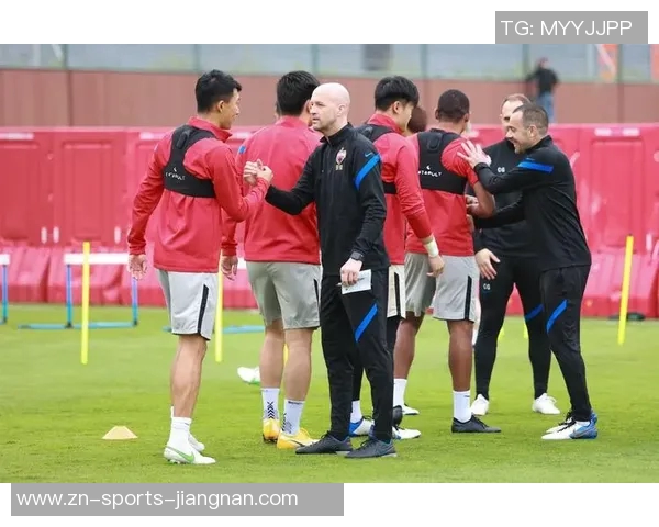 罗德里与胡桑诺夫伤愈归队积极恢复训练备战新赛季 罗德里与胡桑诺夫伤愈归队积极恢复训练备战新赛季