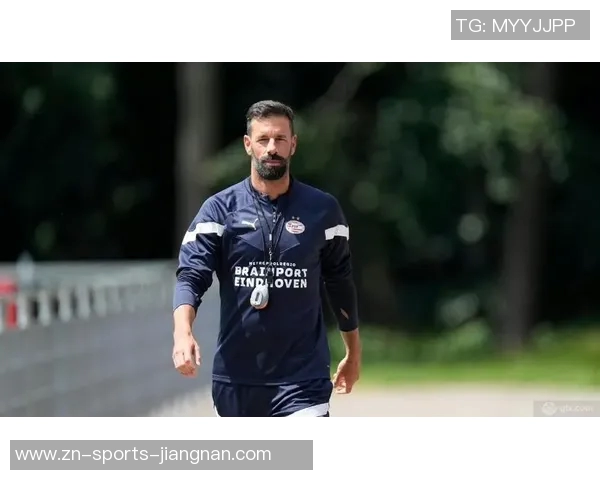 埃因霍温主帅强调球队如同F1赛车需不断优化并坚定信心走在正确道路上 埃因霍温主帅强调球队如同F1赛车需不断优化并坚定信心走在正确道路上