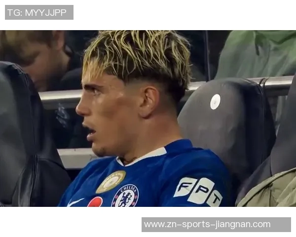 奥卡福精准直塞助攻勒温转身射门遭维卡里奥神勇扑救 奥卡福精准直塞助攻勒温转身射门遭维卡里奥神勇扑救